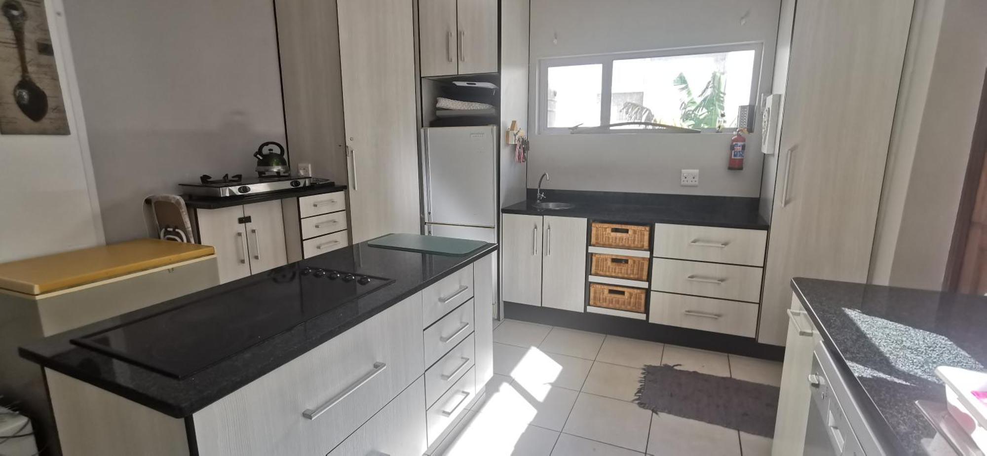 The Coelacanth Guest House And Beach Thyme Self Catering Kidd's Beach Bagian luar foto